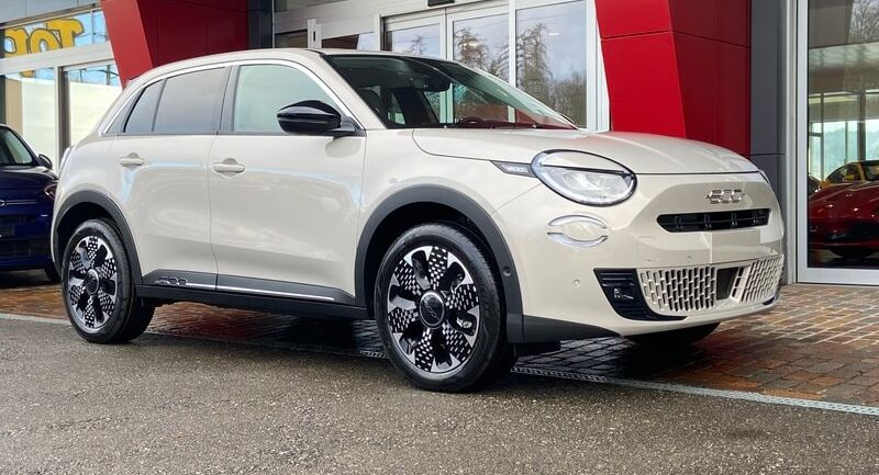 Erlebe den neuen Fiat 600 Elektro